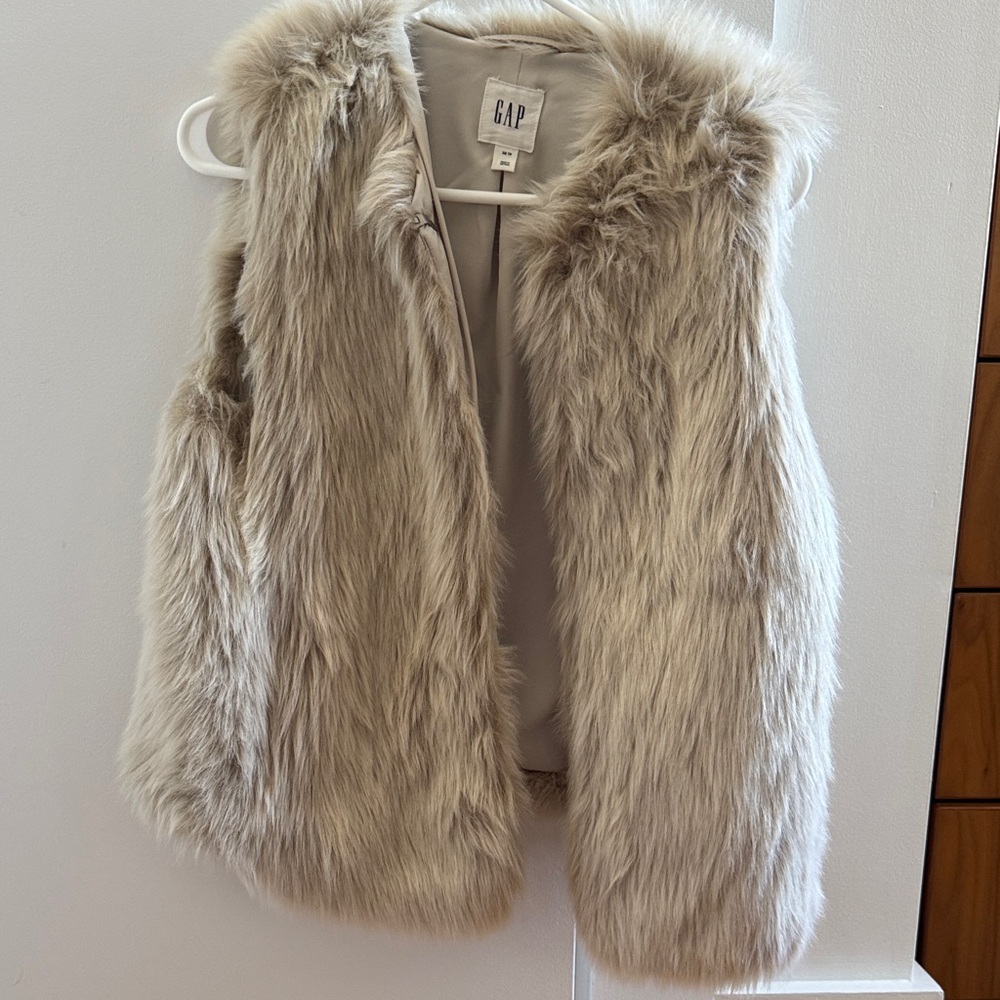 GAP Plush Faux Fur Vest - Beige